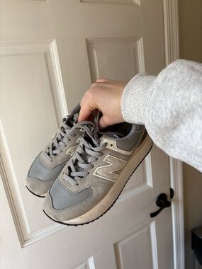 New Balance Light Grey Suede & Mesh Runners